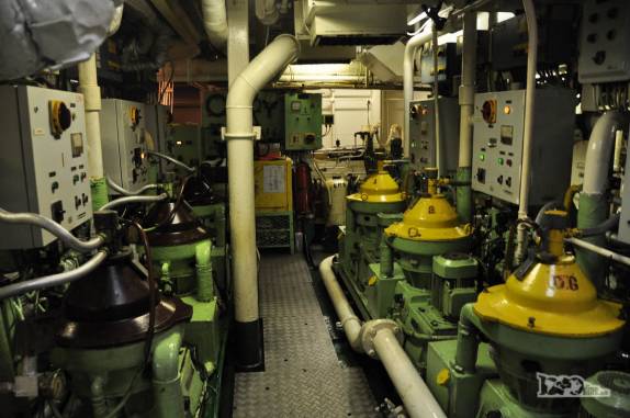 Visitando a Sala de Máquinas do Sea Spirit e seus possantes motores, durante nossa travessia da Drake Passage